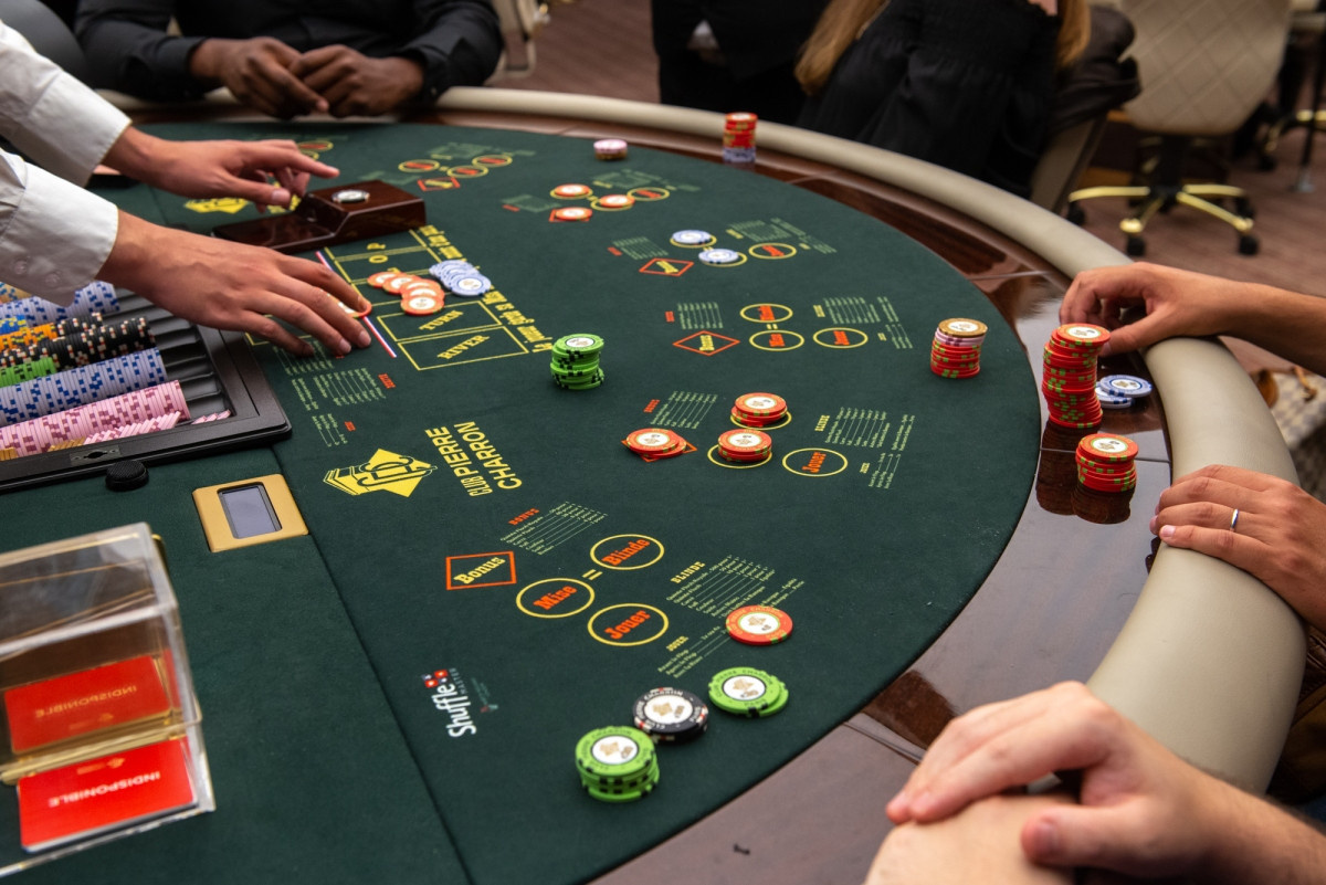 Quantas fichas no poker: distribuição, repartição, valores